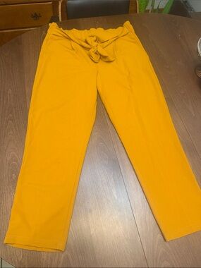 Tie-Waist Cropped Pants in Mustard Yellow